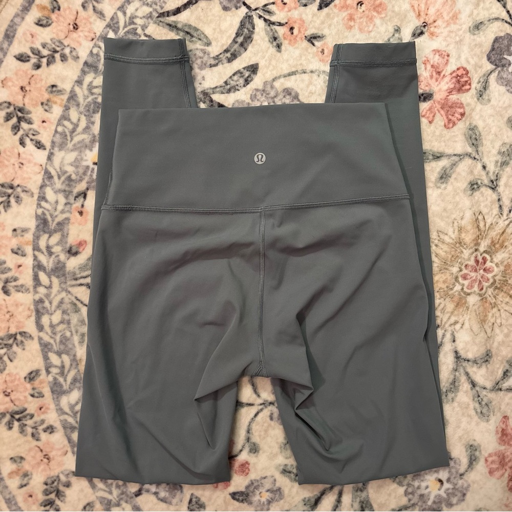 lululemon athletica Wunder Under leggings - size 6, 28”